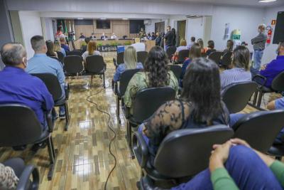 Em solenidade, vereadores prestam homenagem aos profissionais que atuam contra a covid-19 em Laranjeiras do Sul